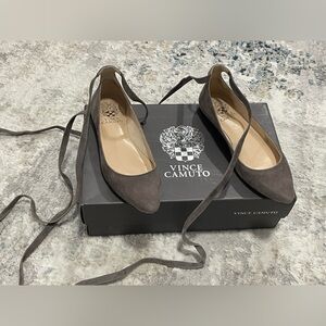 VINCE CAMUTO Bevian Suede lace-up flat, SIZE 4.5, Grey with box